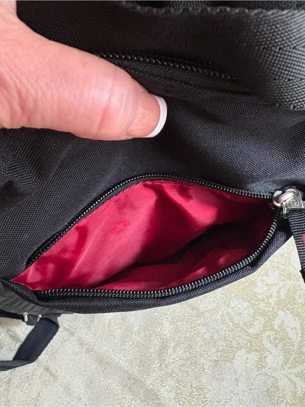 SwissGear Black Compact Messenger Sling Bag for Men